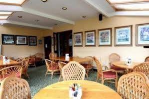 Connemara Gateway Hotel อูคเทอราร์ด ภายนอก รูปภาพ