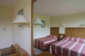 Connemara Gateway Hotel อูคเทอราร์ด ภายนอก รูปภาพ