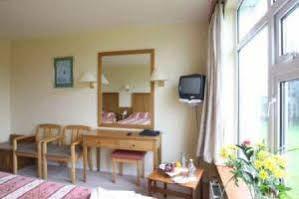 Connemara Gateway Hotel อูคเทอราร์ด ภายนอก รูปภาพ