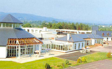 Connemara Gateway Hotel อูคเทอราร์ด ภายนอก รูปภาพ